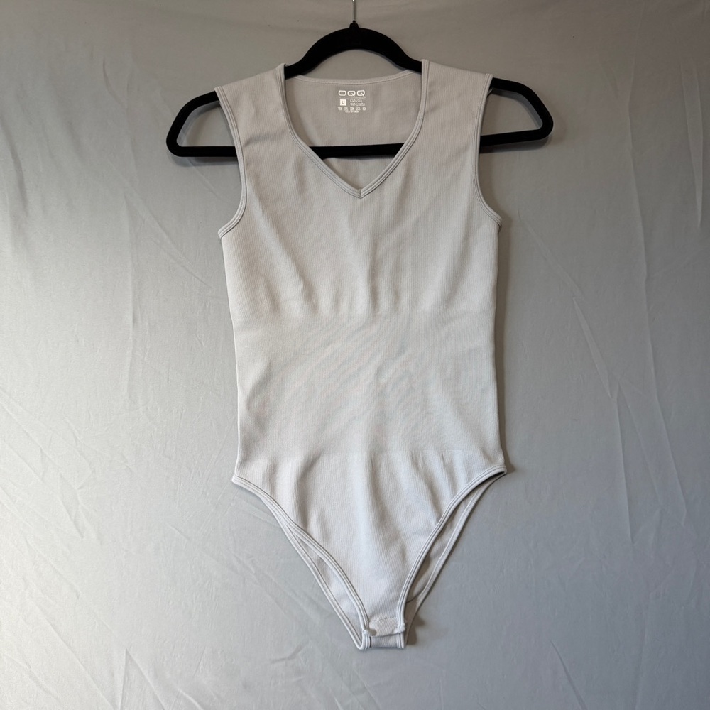 OQQ Womens Ribbed Bodysuit Size Large Grey V Neck Sleeveless Snaps Stretch Basic